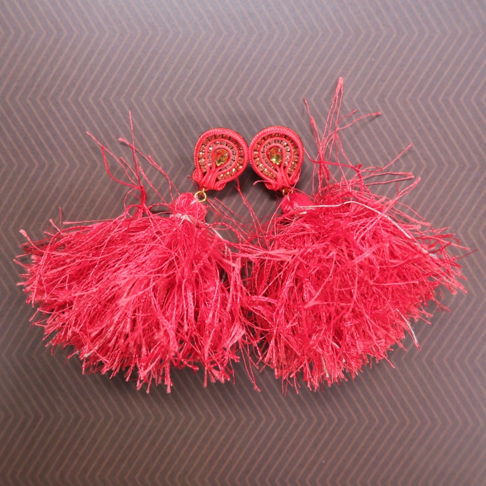 MAGENTA- Fluffy Earrings